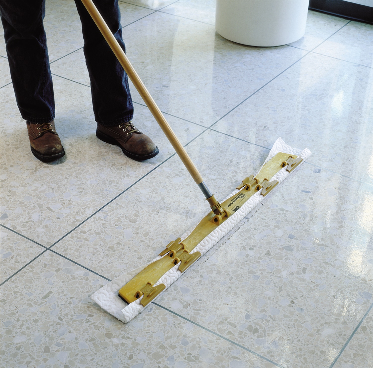 08184 DOODLEBUG CLOTH 7"X13250/RL 4/CS