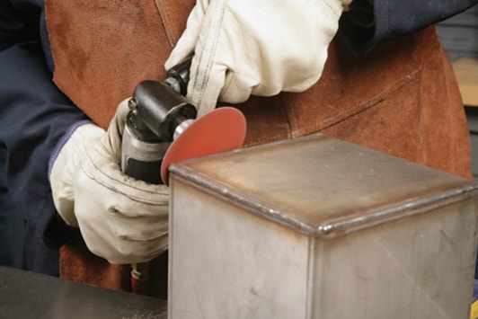 Perfect for moderate to heavy stock removal, ceramic abrasives are engineered to cut fast and handle intense heat and stress applications. Ceramic aluminum oxide blends surpass aluminum oxide abrasives in cut-rate and durability making them an excellent choice for difficult grinding applications.