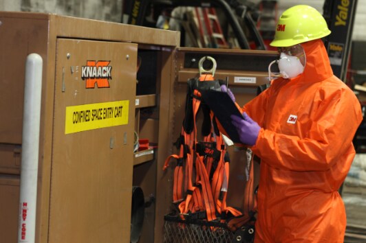 3M Protective Coverall 4515 Application Photo