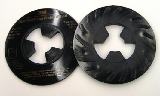 3M(TM) Disc Pad Face Plate Ribbed 81733, 5 in Hard Black