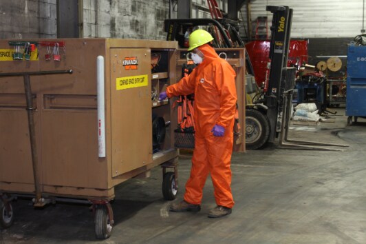 3M Protective Coverall 4515 Application Photo