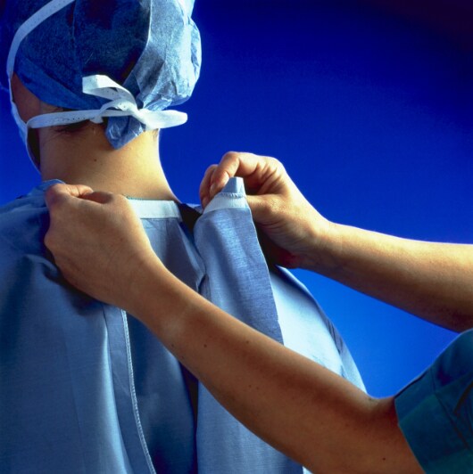 3M(TM) High Performance Disposable Surgical Gown