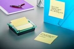 Post-it® Z-notes Stor dispenser, inkl. 1 blokk Post-it® Super Sticky Canary Yellow Z-notes, linjert, 101 mm x 101 mm