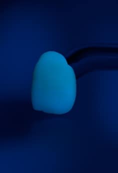 Inherent toothlike fluorescence in UV light