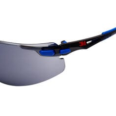 3M™ Solus™ Schutzbrille mit blau-/schwarzem Rahmen, Scotchgard™ Anti-Fog-Beschichtung