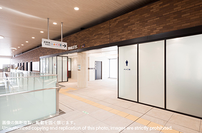 小田急電鉄 小田原線 世田谷代田駅-3M™ ファサラ™ フィルム施工事例