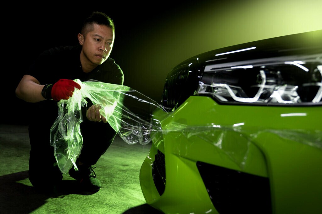 3M™ Wrap Film gloss light green installation with protective film layer