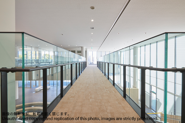 日本工業大学　多目的講義棟（ラーニングキューブ）-3M™ ファサラ™ フィルム施工事例