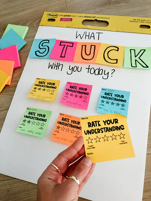 A Post-it® Super Sticky Mini Easel Pad with different coloured Post-it® Super Sticky Notes with questions written on them to prompt students to participate.