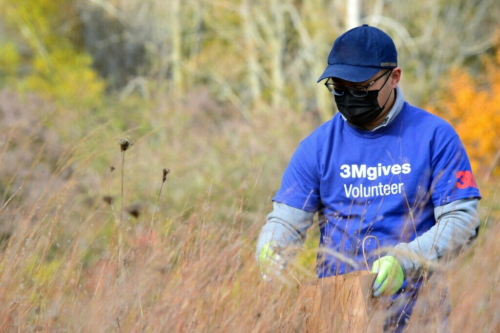 3Mgives Seed Collection volunteer