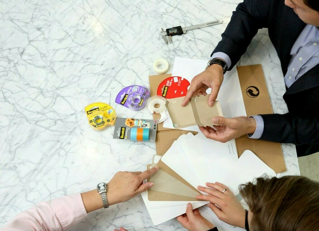 Post-it notes blister pack made from recycled PET. People looking at different sustainable packaging solutions for Scotch Brand products 