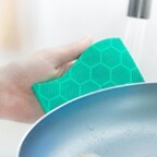 Scotch-Brite® Heavy Duty Scrub Dots Cleaning Outside of Pan