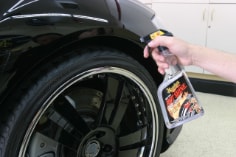 G12032-Hot-Shine-Tire-Spray-32oz-App1.JPG
