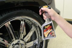 G12032-Hot-Shine-Tire-Spray-32oz-App2.JPG
