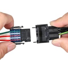 3M Power Clamp Wiremount 358 Series Plug and 355 Series Socket, Action Shot with Hands