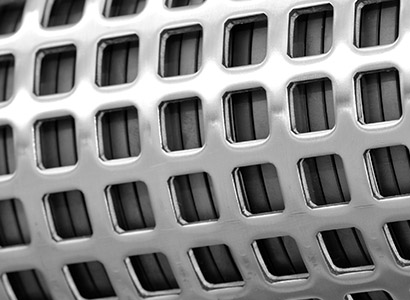 Zoomed in 3M sand screen system showing slot configuration.
