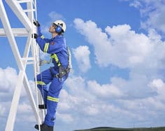 Oil & Gas Application Image on off shore oil rig featuring G3000 Twincup X50 harness Securefit 500 ladsaf mic up