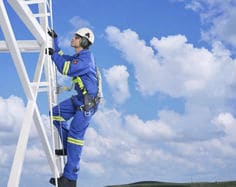 Oil & Gas Application Image on off shore oil rig featuring G3000 Xseriesmuff X50 harness Securefit 500 ladsaf