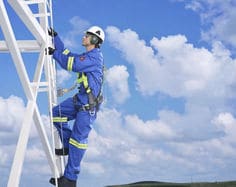 Oil & Gas Application Image on off shore oil rig featuring H700 Xseriesmuff X50 harness Securefit 500 ladsaf