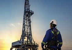 Oil & Gas Application Image on on-shore oil rig featuring H800 Xseries muff X300 harness Securefit 500