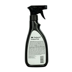 Vista traseira de um frasco spray preto de 3M Perfect-It Final Cleaning mostrando instruções do produto e código de barras, 500 ml.