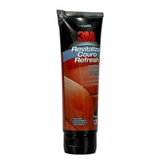 Vista lateral em ângulo de um tubo preto de restaurador para couro e vinil 3M Revitaliza Couro Refresh, 120 g.