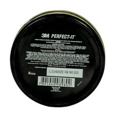 Vista inferior de uma lata preta de 3M Perfect-It Show Car Paste Wax mostrando informações de uso e código de barras.