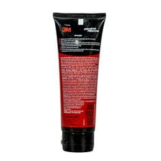 Vista traseira de um tubo preto de removedor de riscos 3M Elimina Riscos mostrando instruções de uso, informações do produto e código de barras, 120 g.