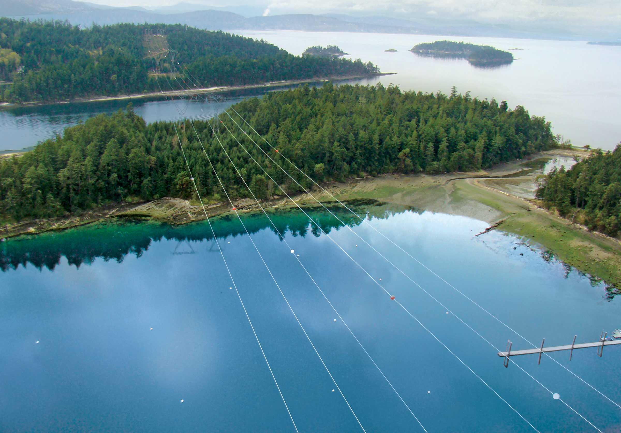 lignes de transport CARC au-dessus de l’eau