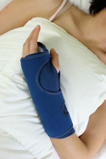 US 209626 Night Wrist Sleep Support.jpg