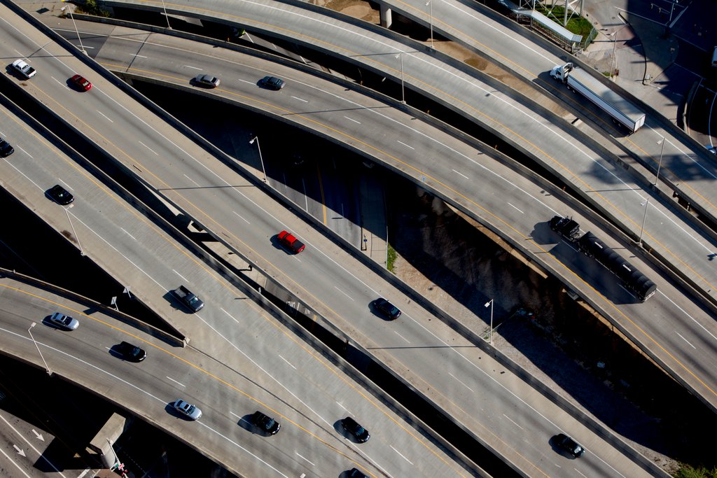 voitures sur les autoroutes