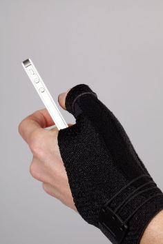FUTURO(TM) Deluxe Thumb Stabilizer, Black