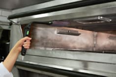 Scotch-Brite(TM) Fryer Cleaner Tool Application 1, 2, 3, tec...