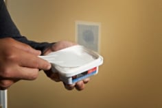 3M(TM) PATCH plus primer wall repair kit application image.